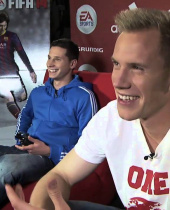 FIFA 14: Rote Karte nach zwei Minuten: Marc André ter Stegen und Julian Draxler liefern sich spannendes Duell an der Xbox One