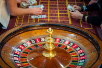 Gewinne im Casino auszahlen: wie unterscheiden sich die Plattformen?