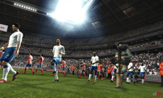 PES 2012: Teammate Control erlaubt es, zwei Spieler gleichzeitig zu kontrollieren