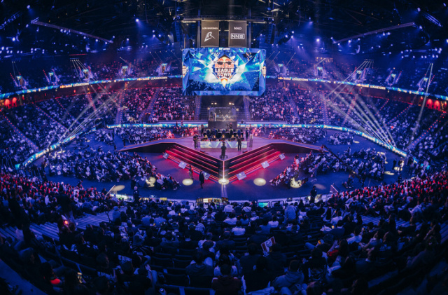  Red Bull League of Its Own: 11.500 Fans feiern Gaming-Highlight des Jahres im SAP GardenNews  |  DLH.NET The Gaming People