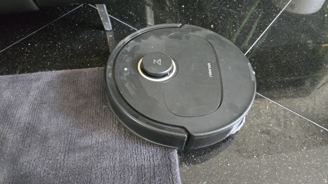 Roborock Qrevo Pro robot vacuum cleaner in long-term test